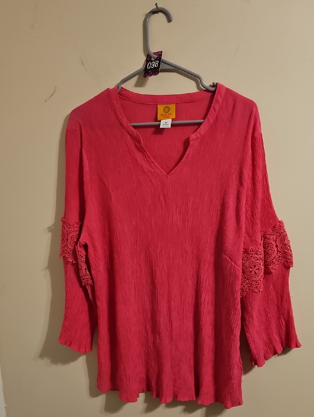 Ruby Rd Pink V Neck  Tunic Top. In EUC